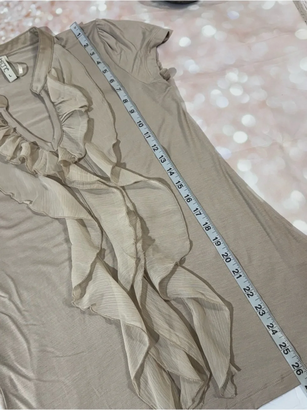 NWOT Kische Beige Ruffle V-Neck Short Sleeve Top Large